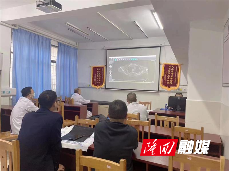 隆回县人民医院：“党建+门诊多学科会诊”一站式服务解决看病难(图1)