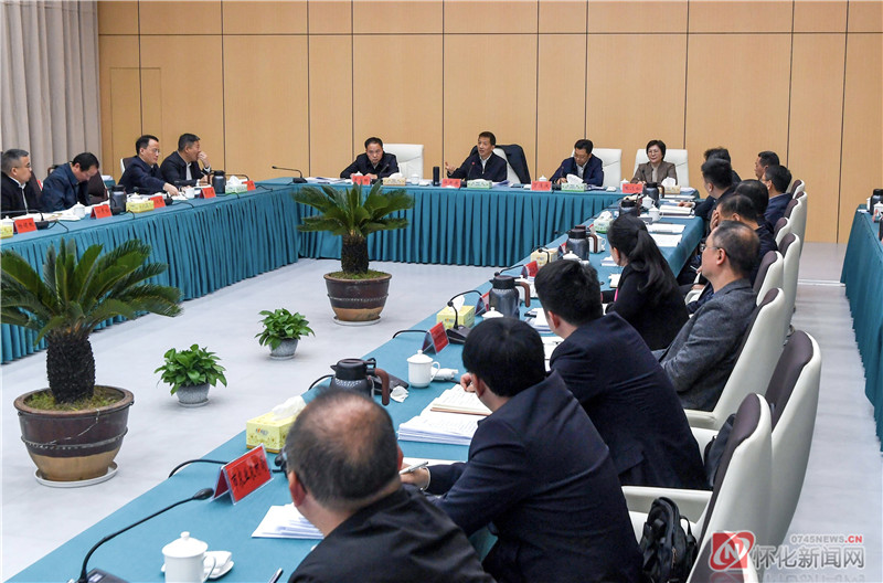 11月20日上午，市委书记许忠建在洪江市专题调度旅游“金三角”建设和第三届市旅发大会筹备工作。（怀化