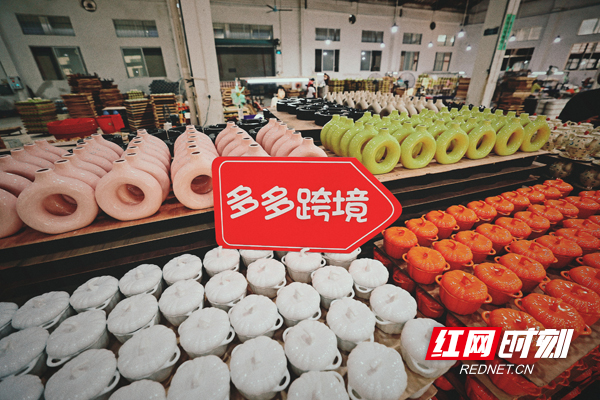 何佳阳家工厂生产的陶瓷制品 摄影：张建.jpg