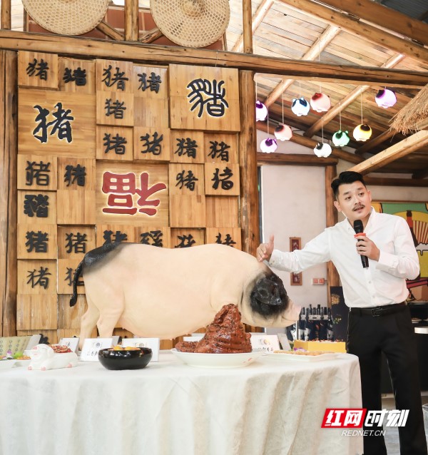 乡村追梦人丨宾策：“潮”养土猪，破解味蕾中的文化密码