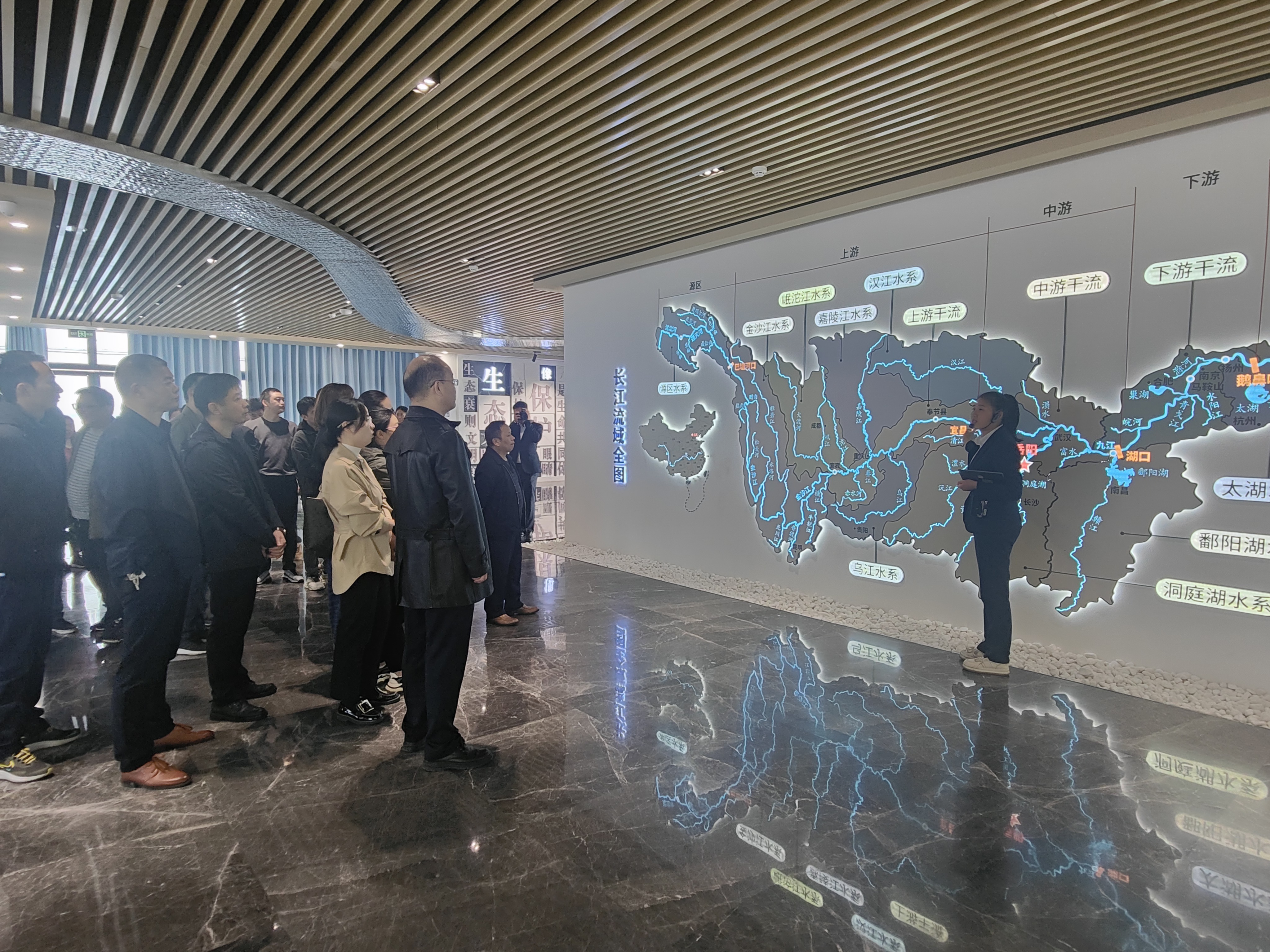 参观“守护一江碧水”首倡地展陈馆1.jpg 参观“守护一江碧水”首倡地展陈馆1.jpg