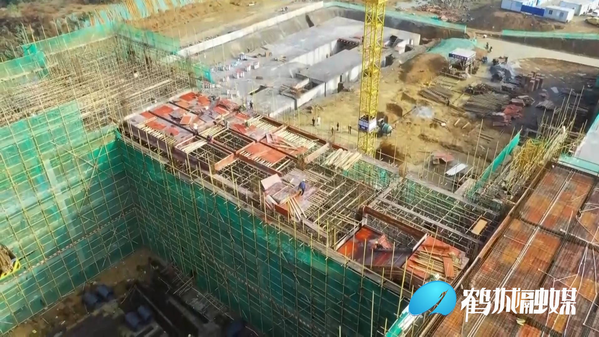 鹤城区：铆足干劲忙施工 项目建设“加速度”.mp4_20231124_161512.840.png