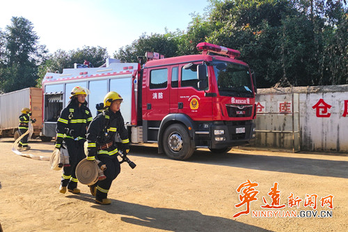 宁远：加强烟花爆竹仓库消防演练   提升灭火救援硬实力2_副本500.jpg