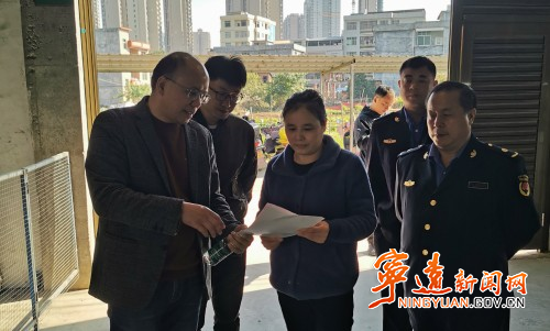 宁远：当好“店小二”   精准服务促发展_副500本.jpg