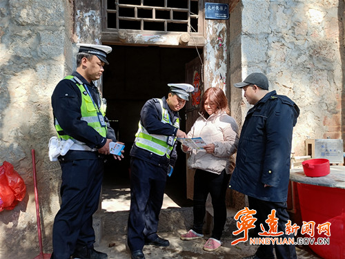 宁远：“共享头盔”守护村民出行安全2_副本500.jpg