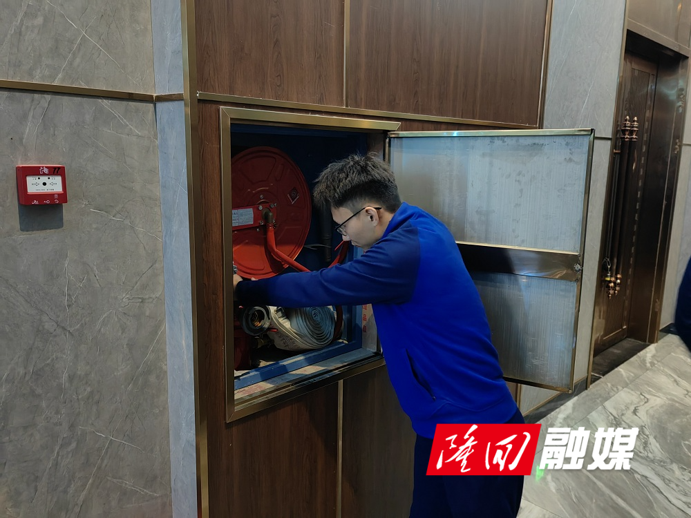 隆回县消防救援大队开展夜间熟悉演练活动(图2)