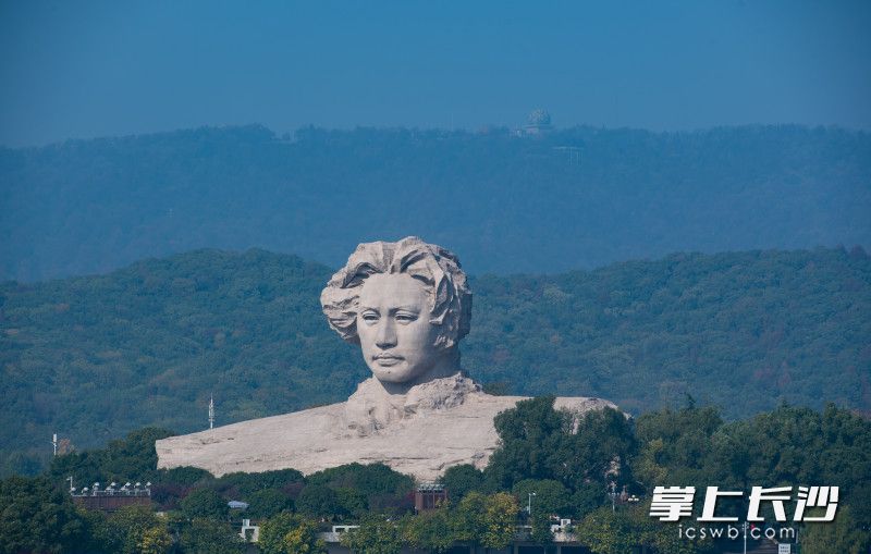 长沙橘子洲头的毛泽东青年艺术雕塑焕然一新。均为长沙晚报全媒体记者 邹麟 摄