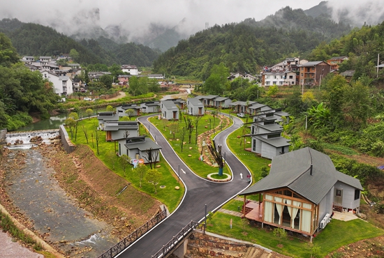 野溪河畔度假营。.jpg