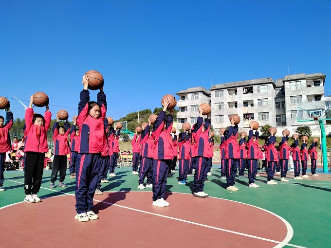 图：江永县松柏中心小学举行篮球操比赛.jpg