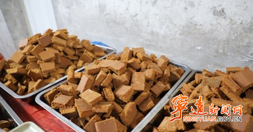 宁远：红糖熬制香飘飘  产业铺就致富路4_副本500.jpg