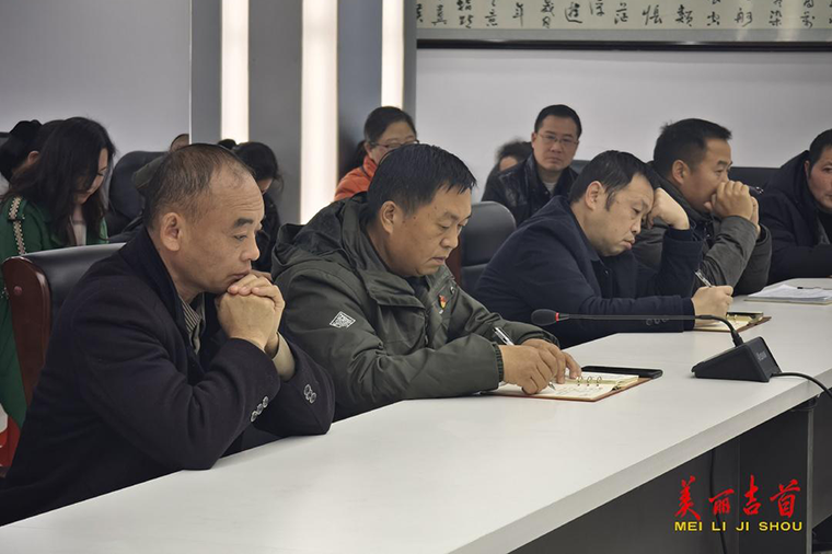 学思想、强党性、重实践、建新功——吉首融媒开展主题党日暨“周五”学习活动4.jpg 学思想、强党性、重实践、建新功——吉首融媒开展主题党日暨“周五”学习活动4.jpg