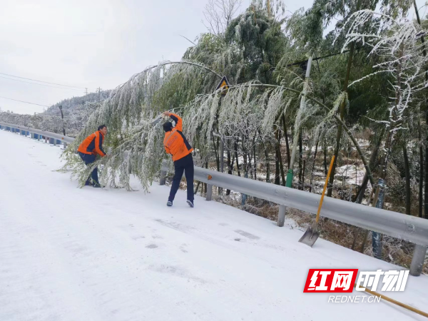 隆回县公路建设养护中心以雪为令，全力开展抗冰保畅工作_邵商网
