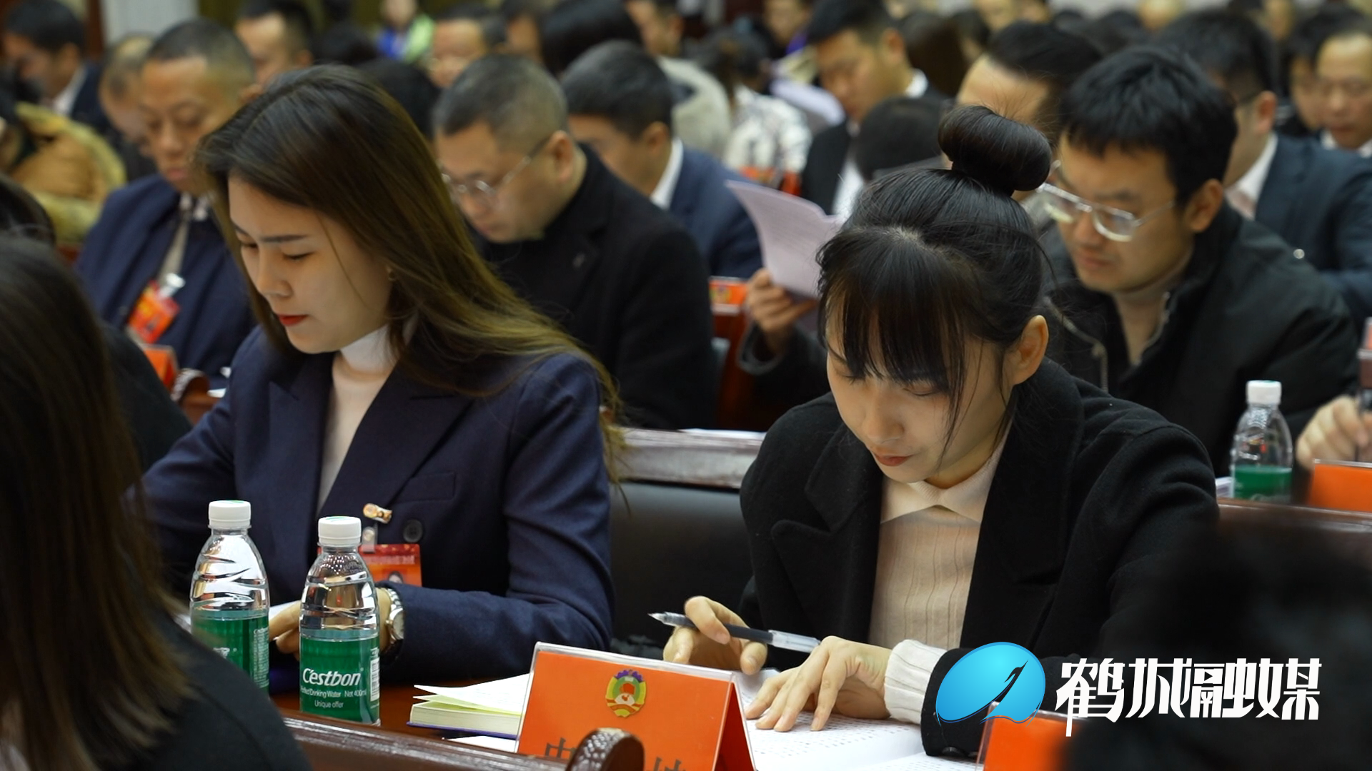 毛克文  政协委员热议报告】.mp4_20231217_161819.647.png