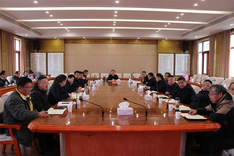 周玉凡主持召开邵东市应对低温雨雪冰冻灾害调度会商会议(图1)
