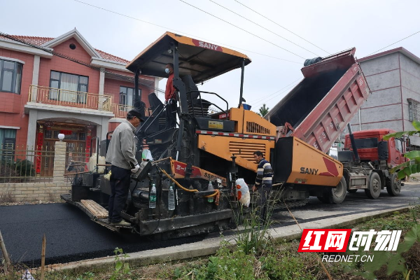 金紫乡：修路便民暖人心 乡村振兴路先行2.jpg