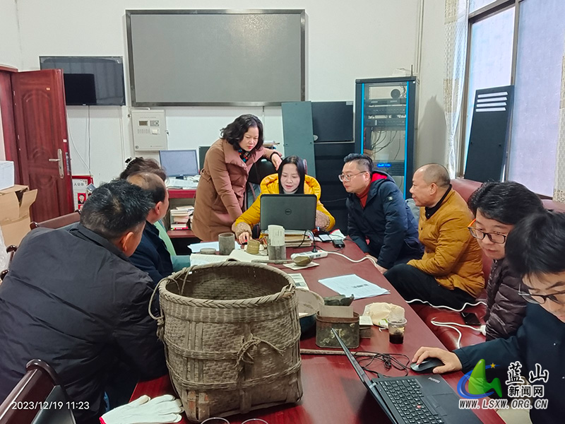 湖南省文物局组织专家对蓝山县文物进行复核和定级1.jpg
