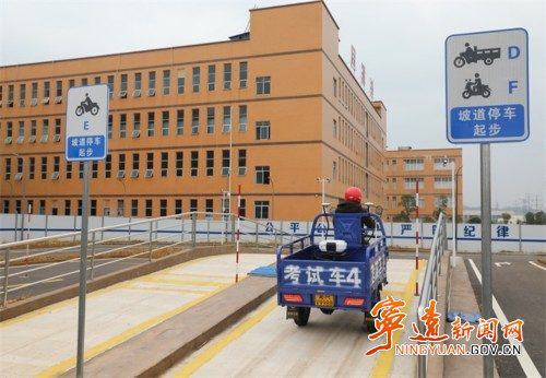 宁远县正式启用摩托车驾驶人科目二、科目三智能化评判考场2_副本500.jpg