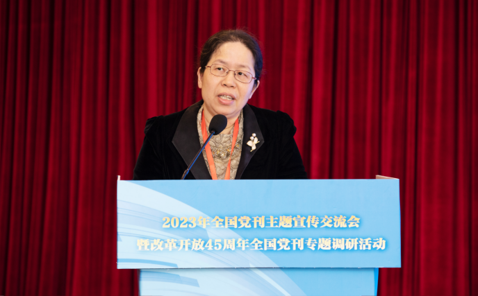 广州市委宣传部常务副部长曾伟玉为调研采访团作广州城市形象推介致辞。