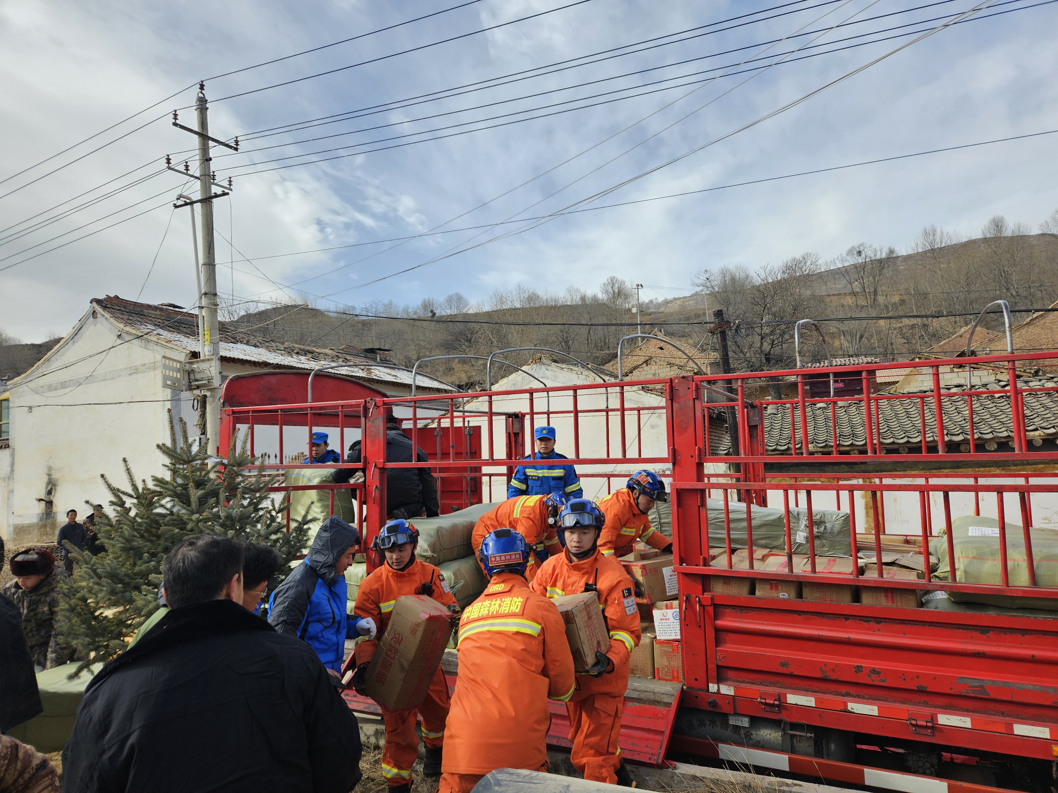 “驻村包点”救援工作全面展开 “驻村包点”救援工作全面展开