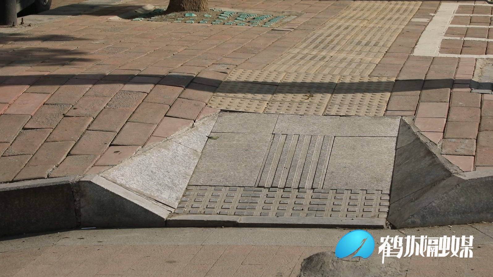 怀化城区新建500多处无障碍坡道.mp4_20231226_162618.100.jpg