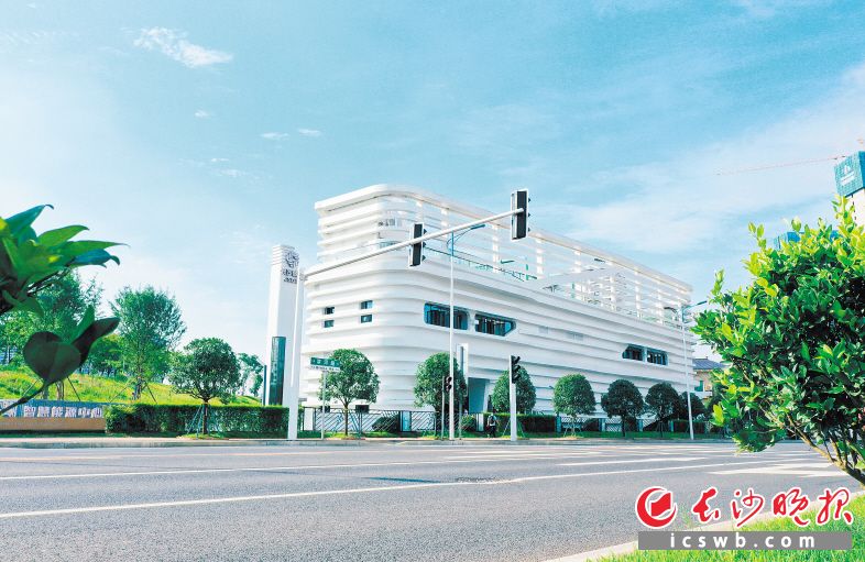 马栏山智慧能源中心能为园区160万平方米建筑提供集中供能服务。受访者供图