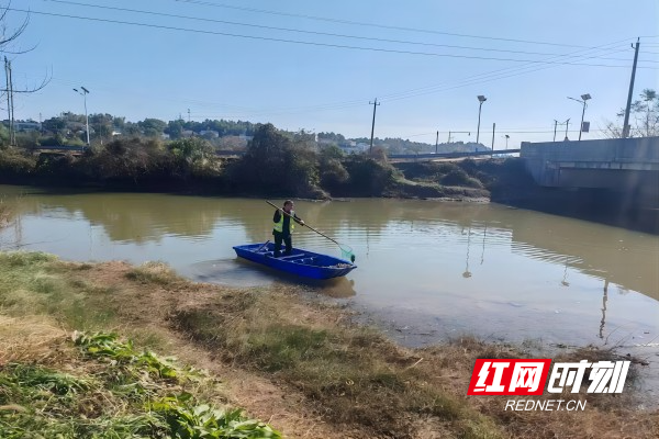 河道保洁员.jpg