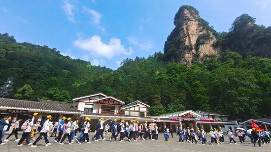 推出4条精品研学线路，涵盖了地质、森林、娃娃鱼等9套科普实践课程.jpg