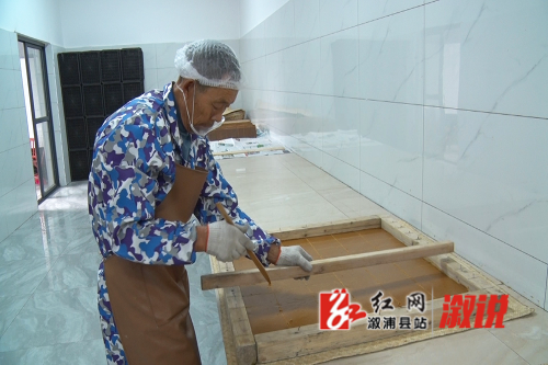 红4.jpg