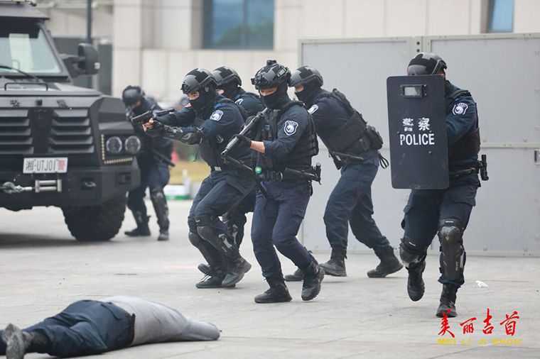 忠诚铸警魂 护航立新功  吉首公安热烈庆祝第四个中国人民警察节4.jpg