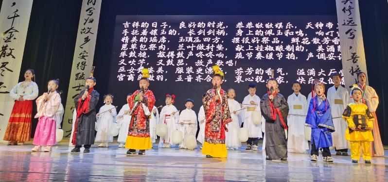 延农社区大型舞台剧现场。