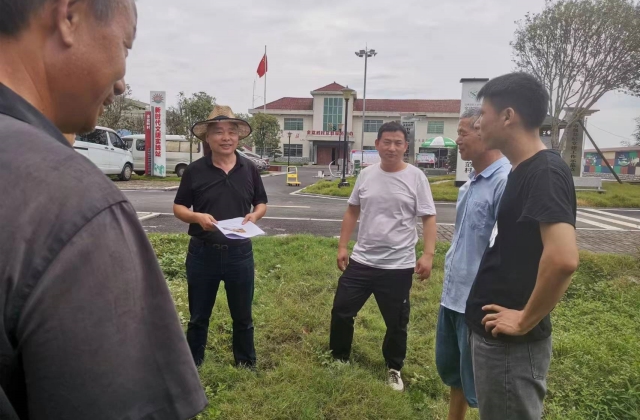 汉寿县人大代表走访选民,倾听民意_副本.jpg