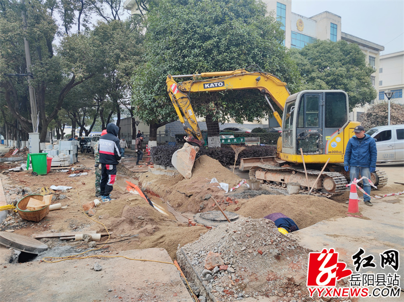 施工现场热火朝天.jpg 施工现场热火朝天.jpg