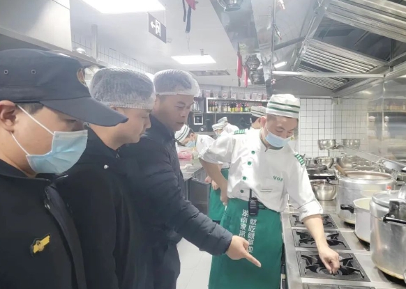 麓谷街道集中开展全域性“燃气安全敲门行动”。