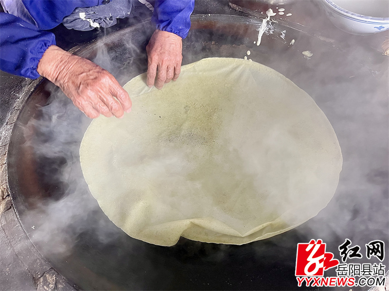 新鲜绿豆皮子出炉.jpg