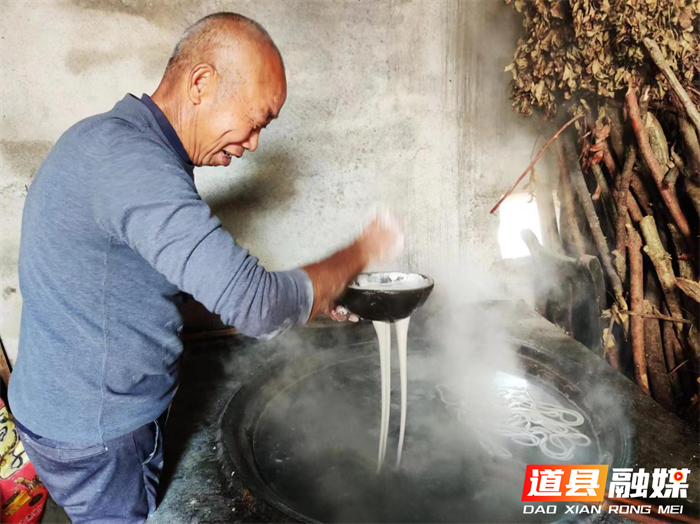 道县梅花镇：红薯粉成了挣钱的好路子_副本.png