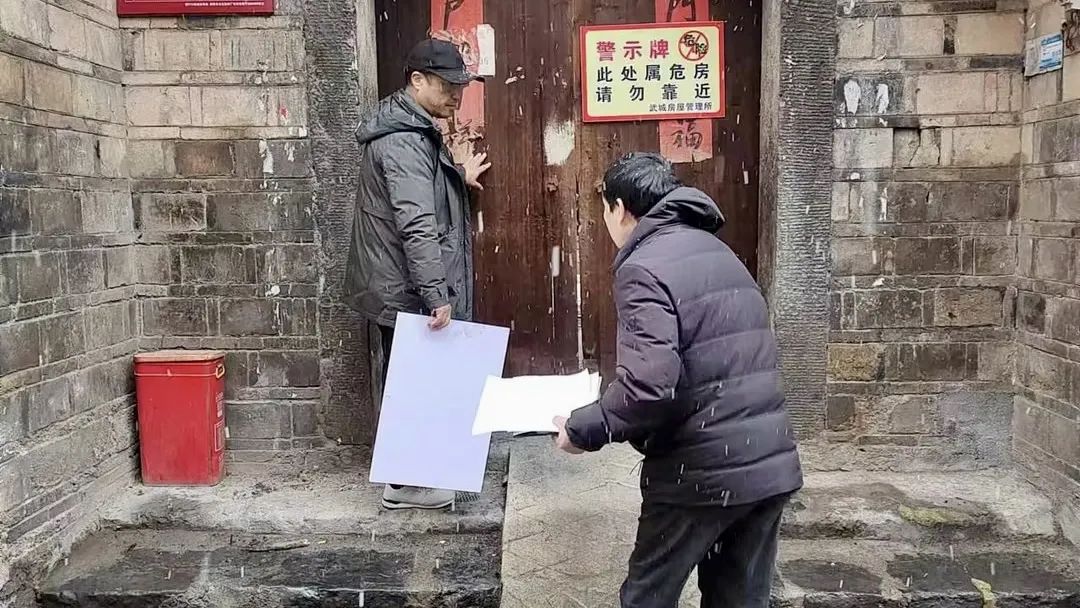 众志成城 抗击冰雪② | 武冈市各部门迅速出击 有效应对低温雨雪天气(图7)
