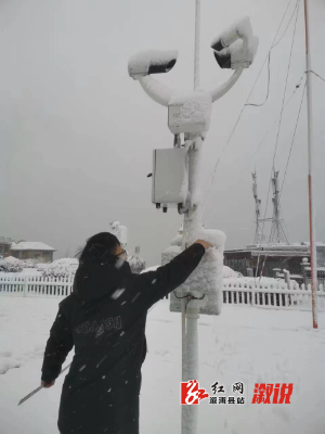 溆浦国家基本气象站加密观测及仪器巡视 摄影：刘欣.jpg
