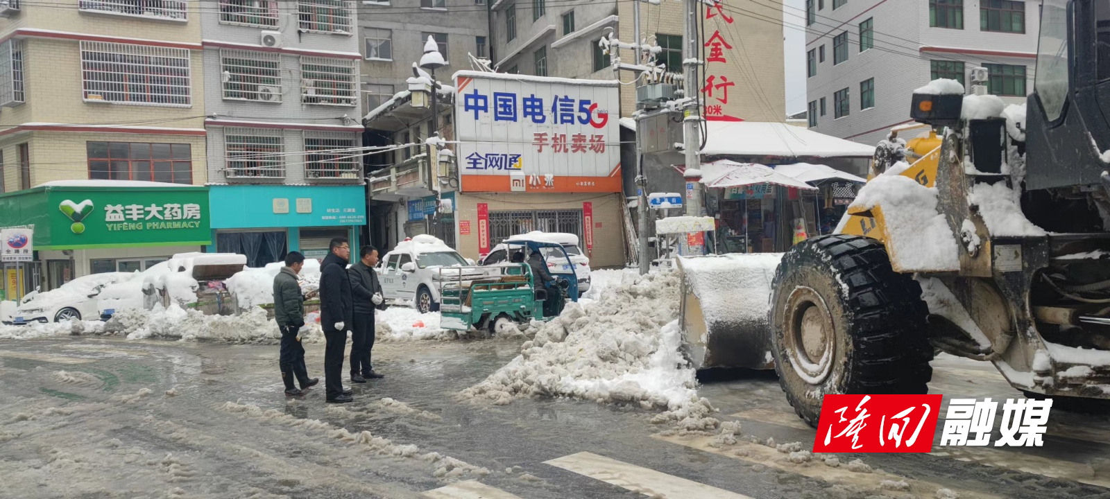 司门前镇：开展道路积雪清理  保障道路安全畅通(图1)