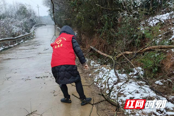 全力防范低温雨雪冰冻灾害_副本.jpg