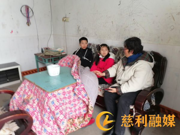 走访慰问留守儿童.jpg