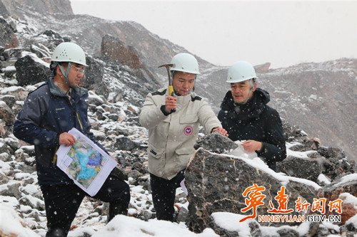 宁远：雪中矿山巡查勘测_副本500.jpg