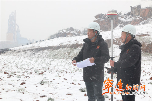 宁远：雪中矿山巡查勘测2_副本500.jpg