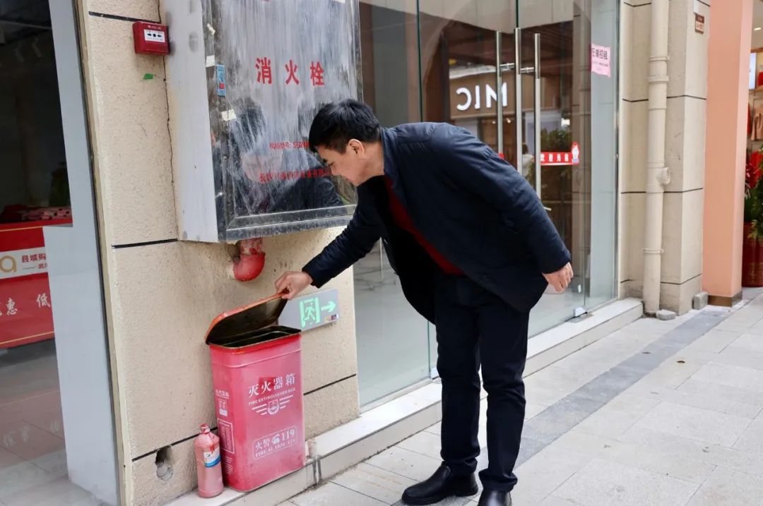 唐旭峰督导消防安全工作(图2)