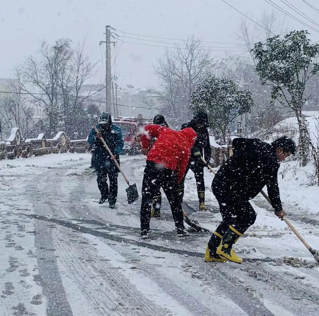 众志成城 抗击冰雪 | 武冈市各部门迅速出击 有效应对低温雨雪天气(图9)