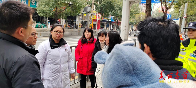吉首妇幼保健中心：面对面走访慰问高危孕产妇.jpg