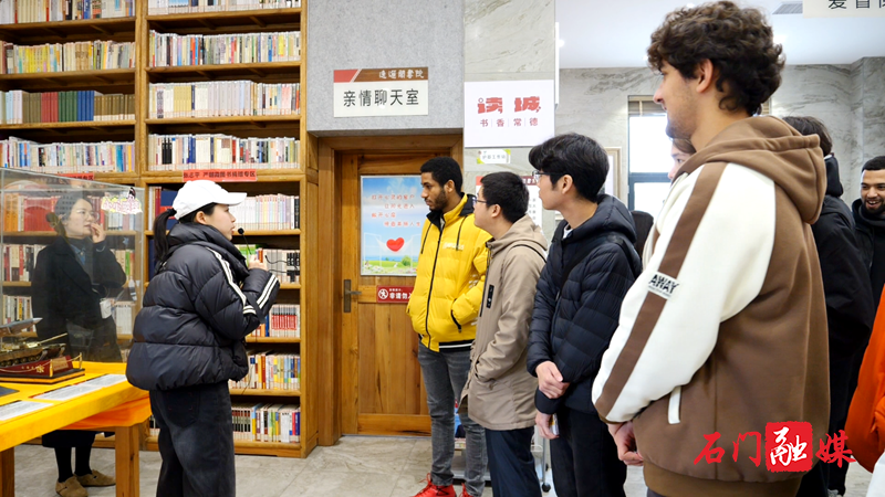 “一带一路”留学生走进逸迩阁书院 体验中国传统文化魅力3.png “一带一路”留学生走进逸迩阁书院 体验中国传统文化魅力3.png