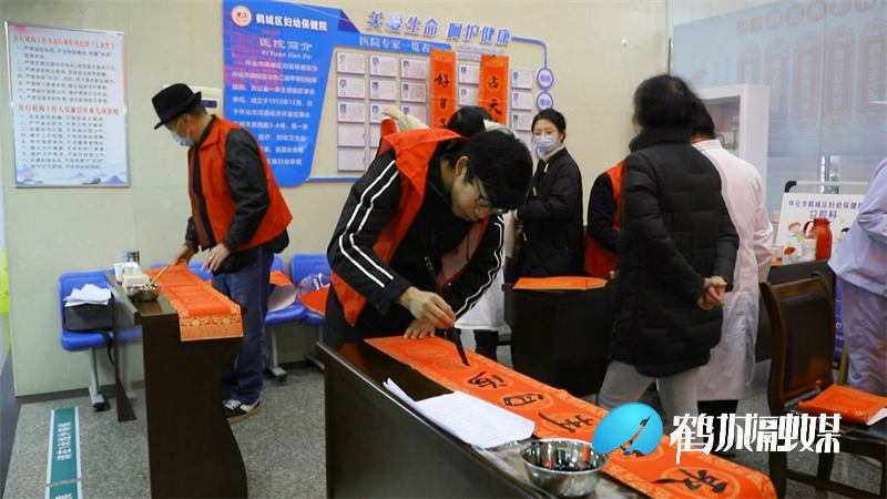 写春联送祝福浓浓年味到医院.mp4_20240130_162404.040.jpg