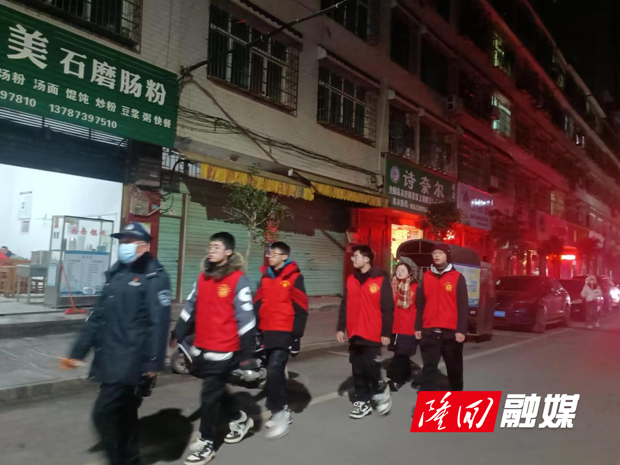 隆回县花门街道开展城区违规熏制腊肉宣传巡查工作(图1)