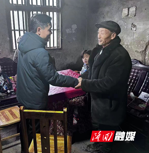 县审计局开展送温暖慰问活动(图1)