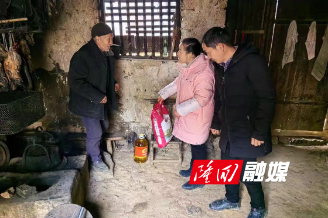 西洋江镇人大代表走访慰问困难群众(图1)